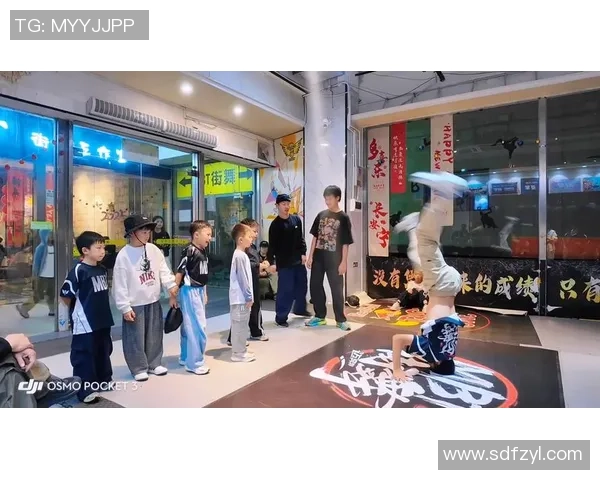 深圳街舞队的防反策略揭秘：深度解析街舞文化与团队协作的完美结合